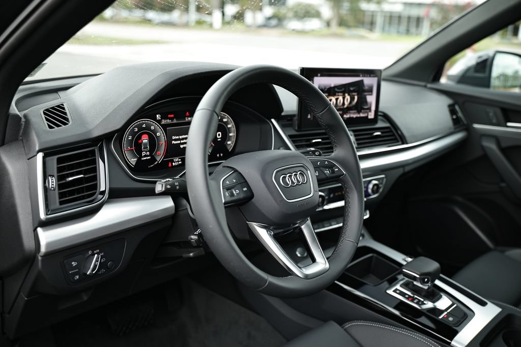 Used 2025 Audi Q5 Premium Plus w/ Premium Plus AWD/4WD image 21