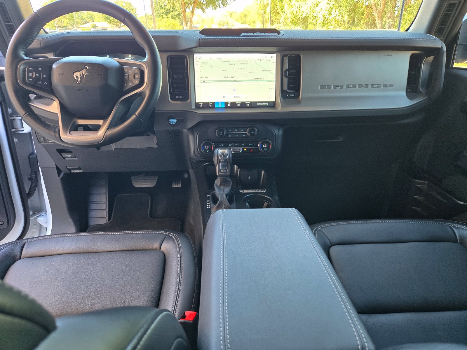 Used 2025 Ford Bronco Outer Banks AWD/4WD image 8