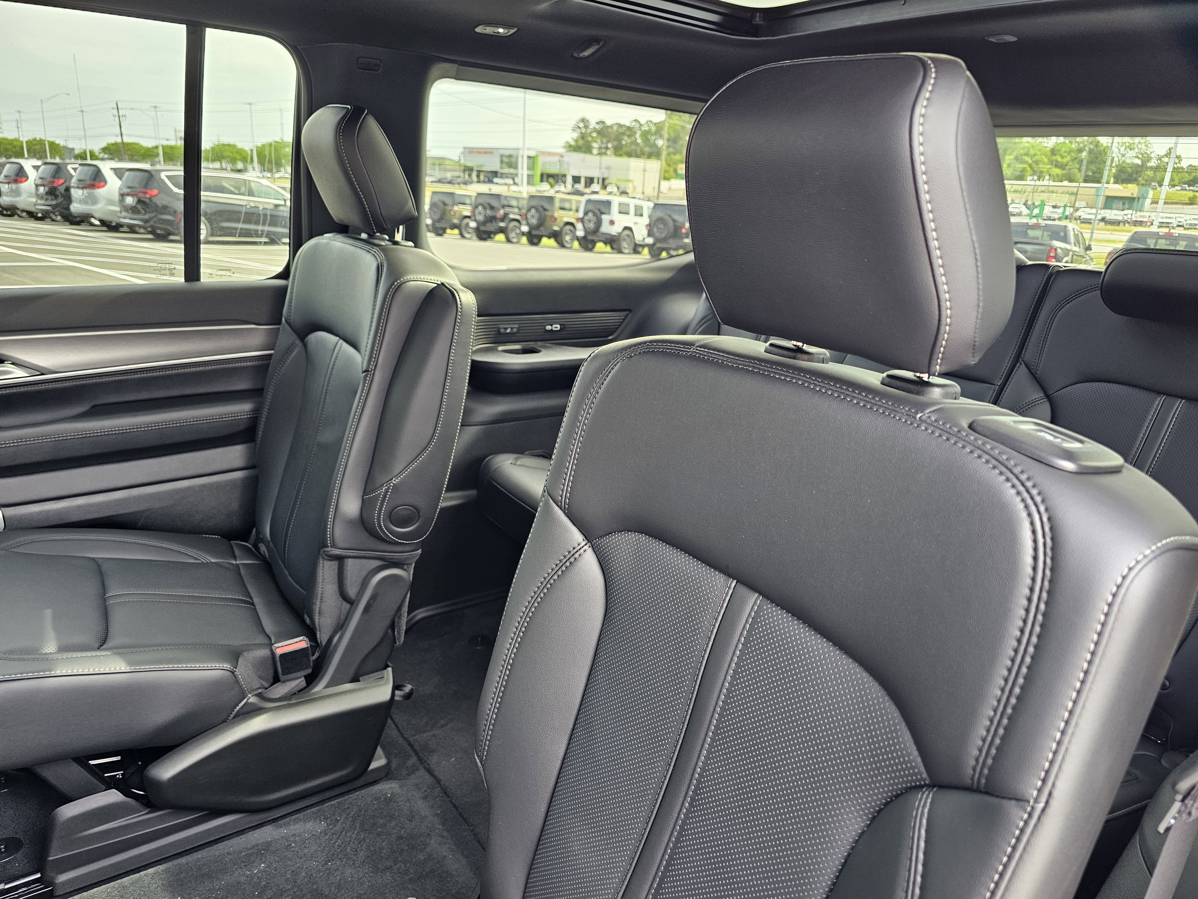 New 2026 Jeep Grand Wagoneer 2WD image 33