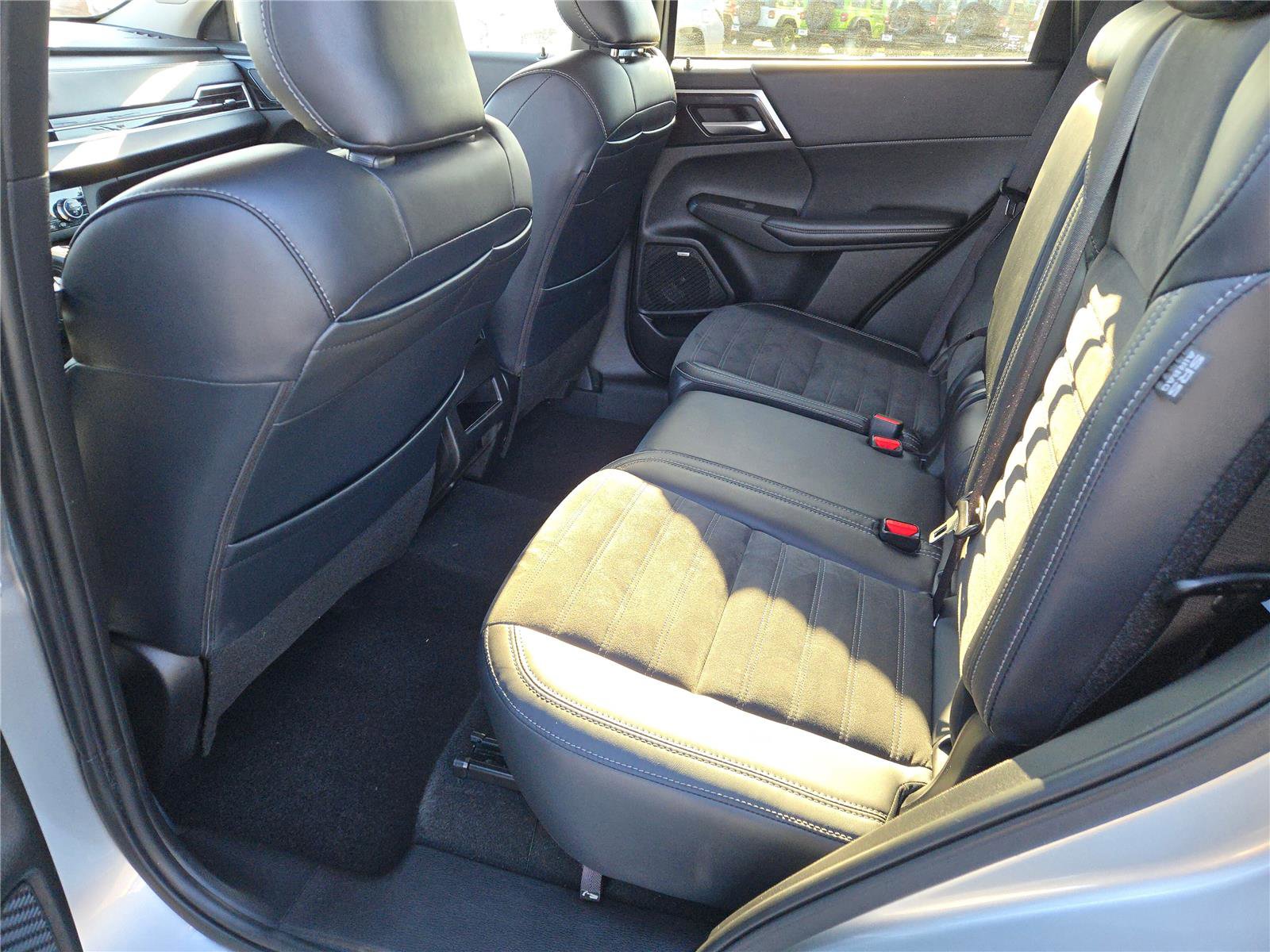 Used 2025 Mitsubishi Outlander SEL image 21