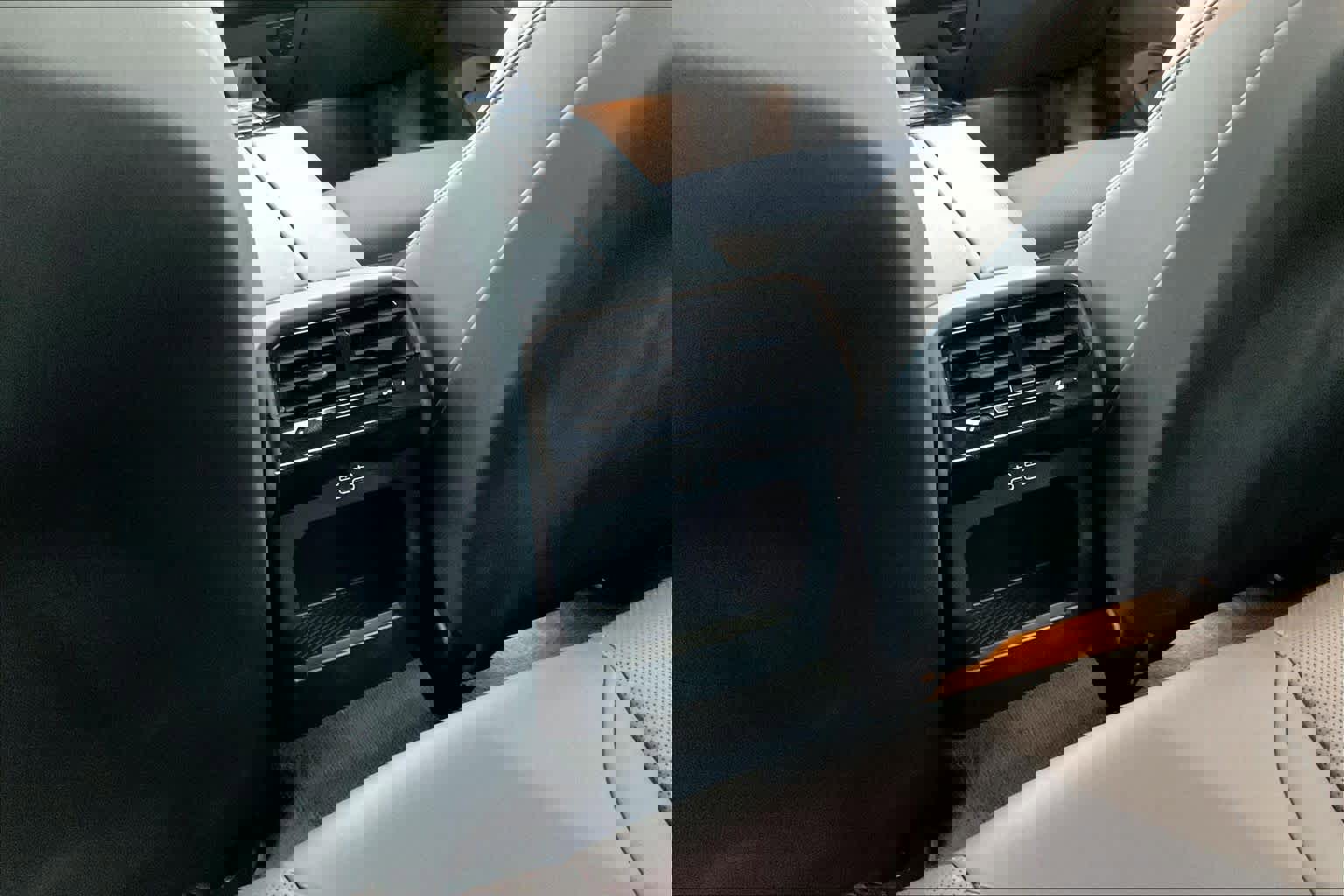 Used 2024 BMW 530i w/ Convenience Package image 38