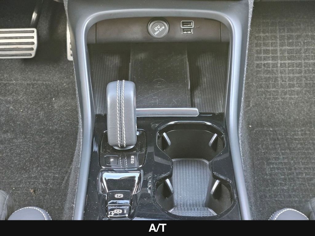 Used 2022 Volvo XC40 T5 R-Design w/ Climate Package image 21