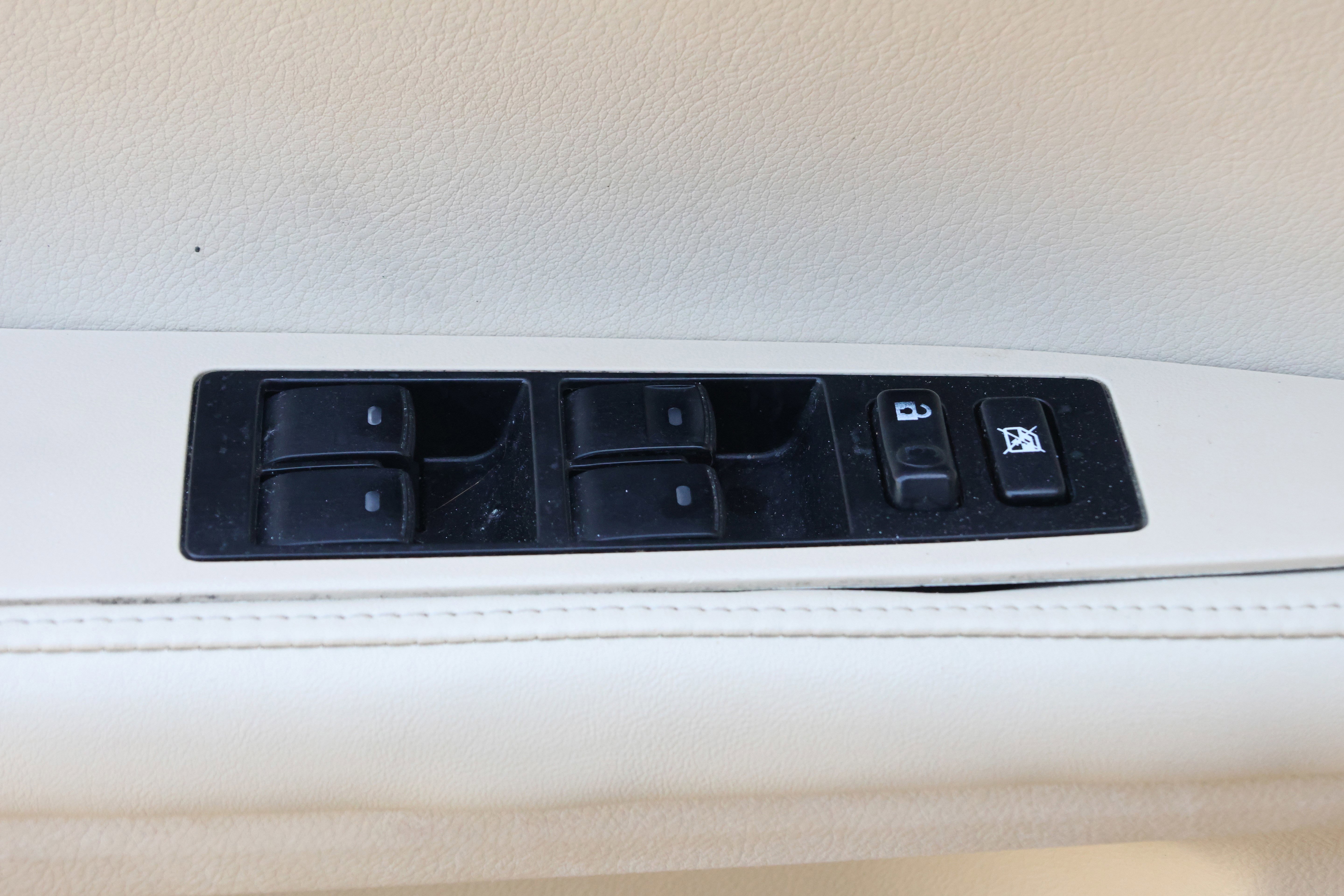Used 2015 Lexus ES 350 w/ Premium Package FWD image 14