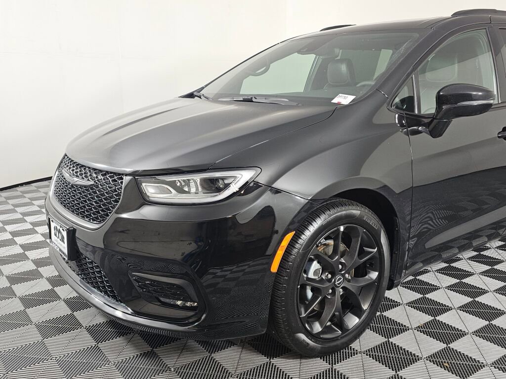 Used 2026 Chrysler Pacifica Limited w/ S Appearance Package image 10