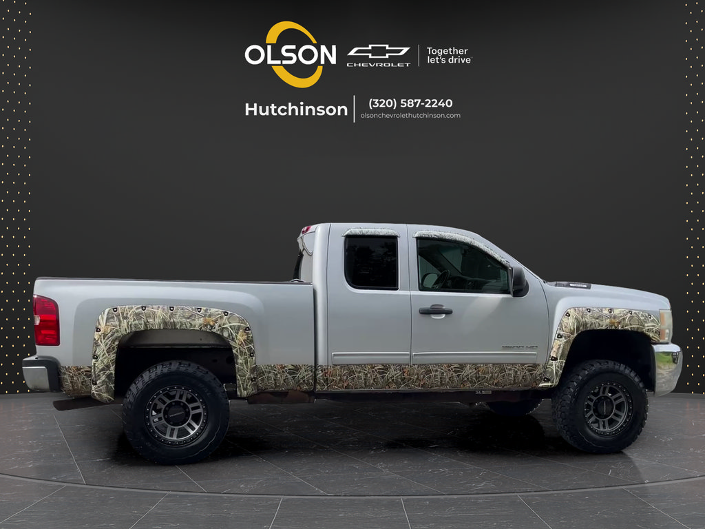Used 2010 Chevrolet Silverado 2500 LT w/ Interior Plus Package AWD/4WD image 12