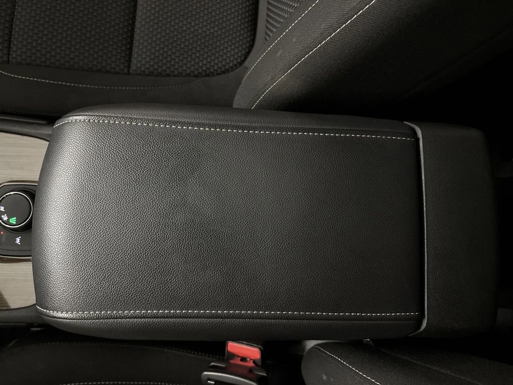 Used 2023 GMC Acadia SLE image 52