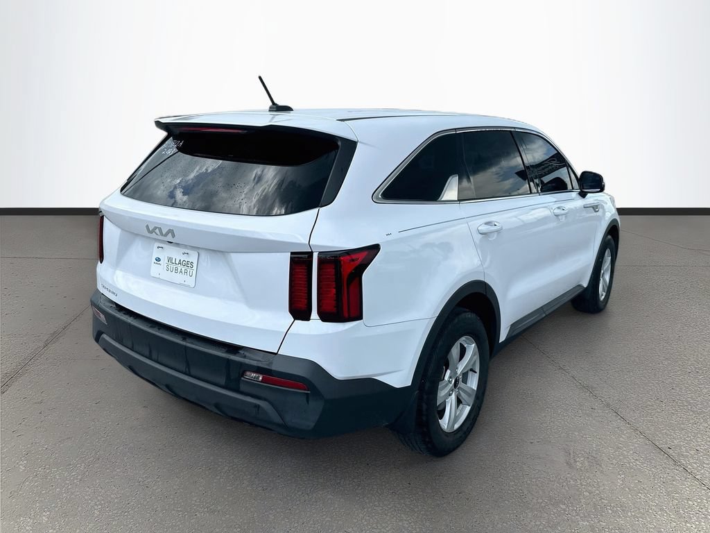Used 2023 Kia Sorento LX FWD image 7