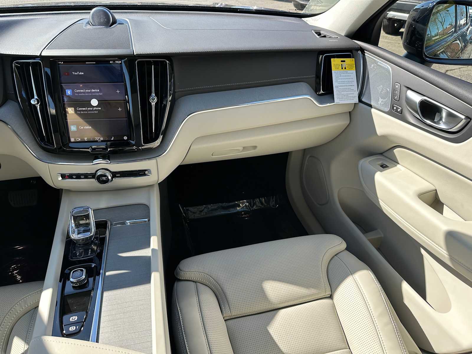 New 2025 Volvo XC60 B5 Ultra w/ Protection Package Premier image 18