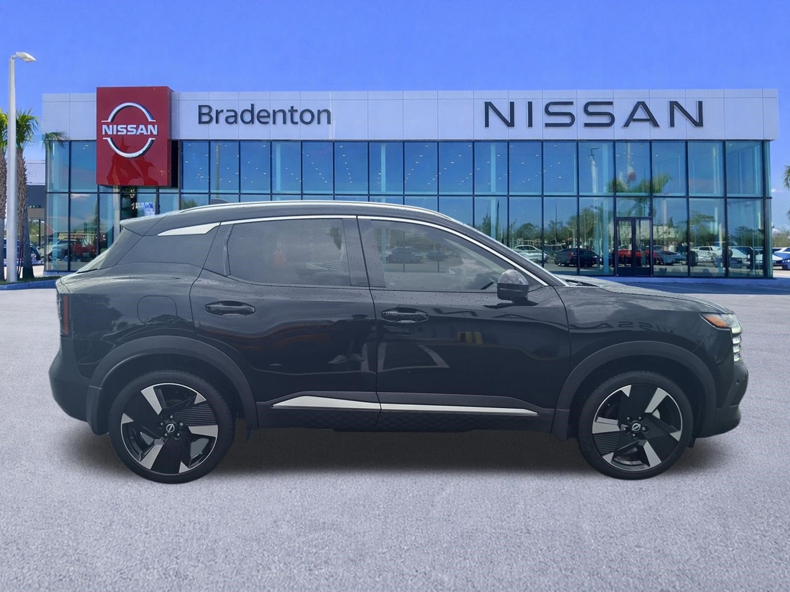 Used 2025 Nissan Kicks SR AWD/4WD image 4