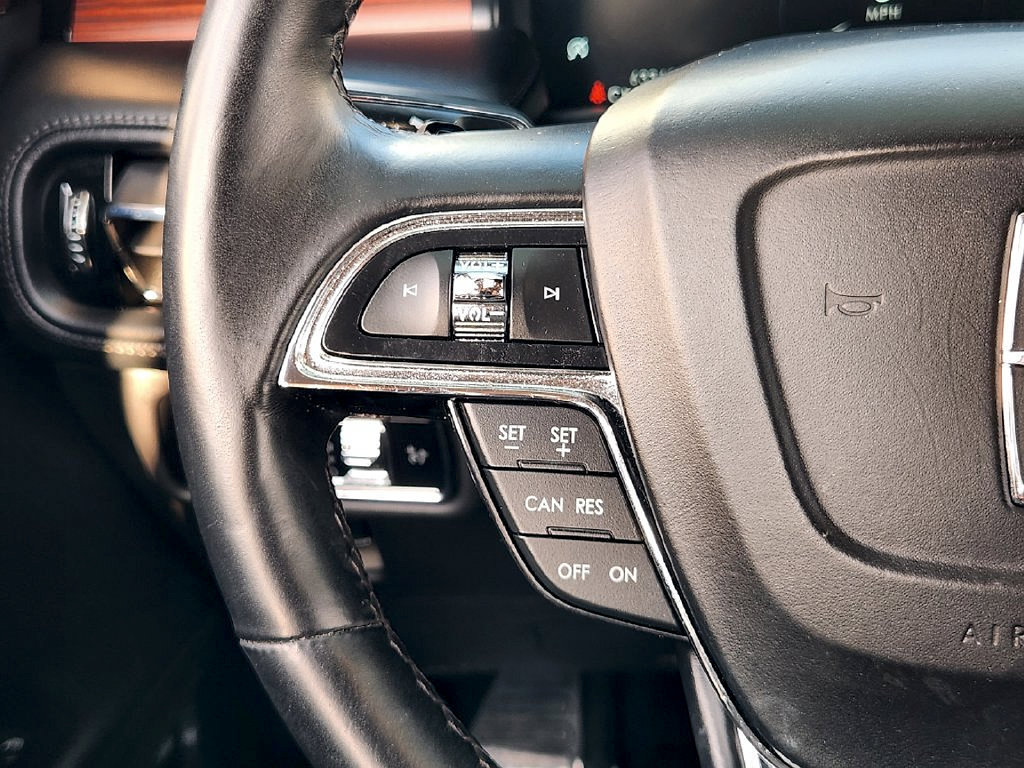 Used 2023 Lincoln Nautilus Reserve AWD/4WD image 27