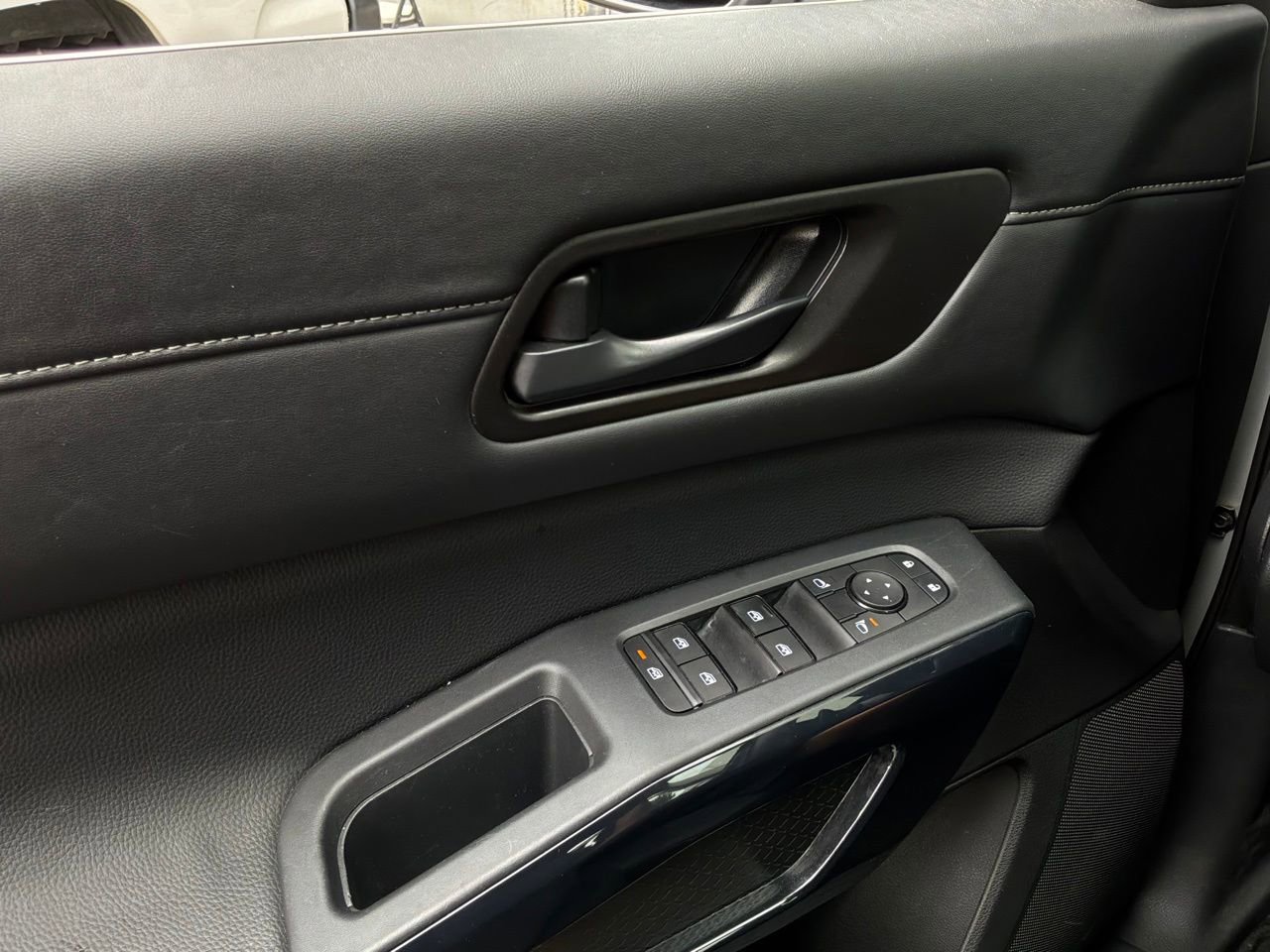 Used 2025 Nissan Pathfinder SV FWD image 22