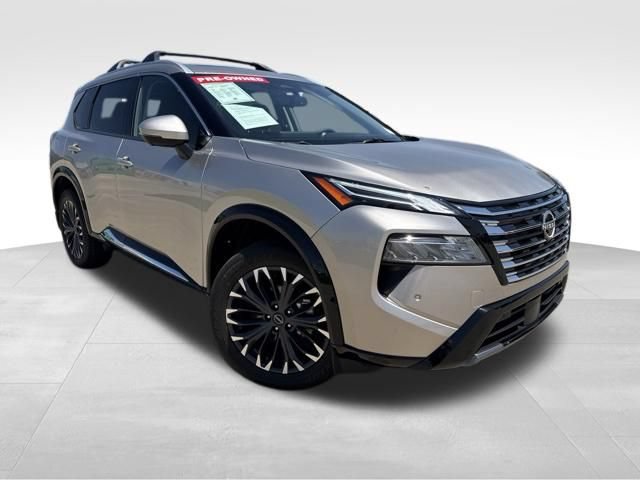 Used 2025 Nissan Rogue Platinum AWD/4WD image 2