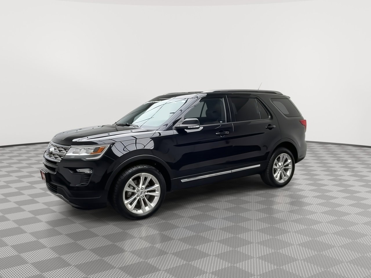 Used 2018 Ford Explorer XLT w/ Equipment Group 202A AWD/4WD image 38