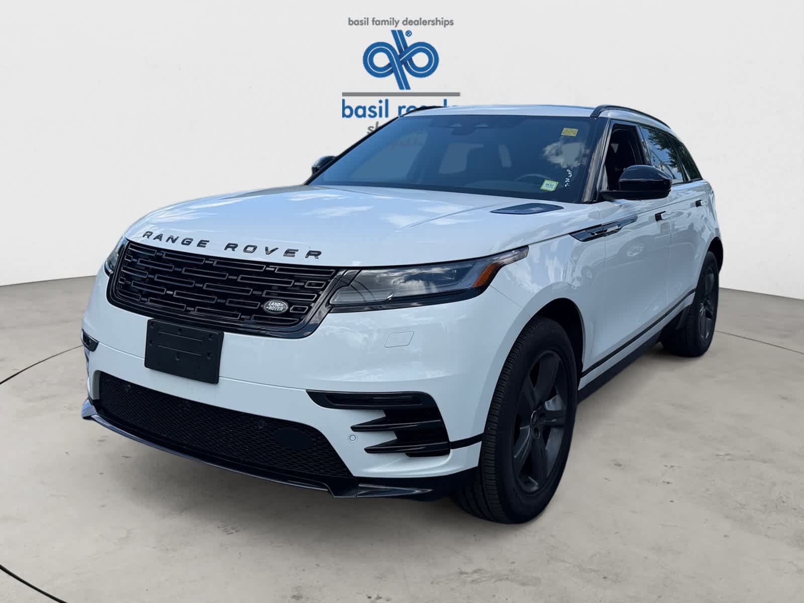 Used 2025 Land Rover Range Rover Velar Dynamic SE AWD/4WD image 2