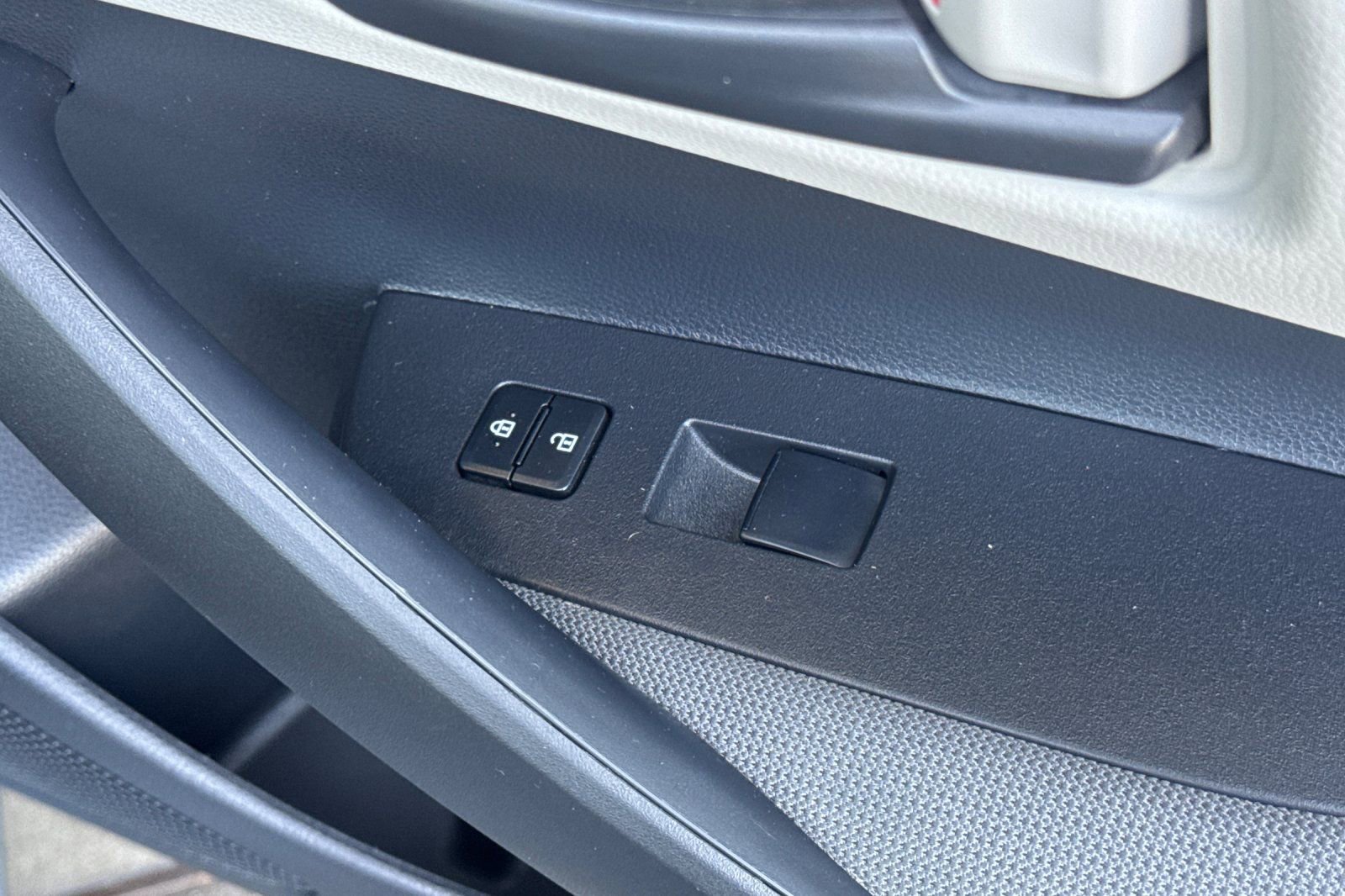 Used 2022 Toyota Corolla LE w/ Carpet Mat Package (TMS) FWD image 22