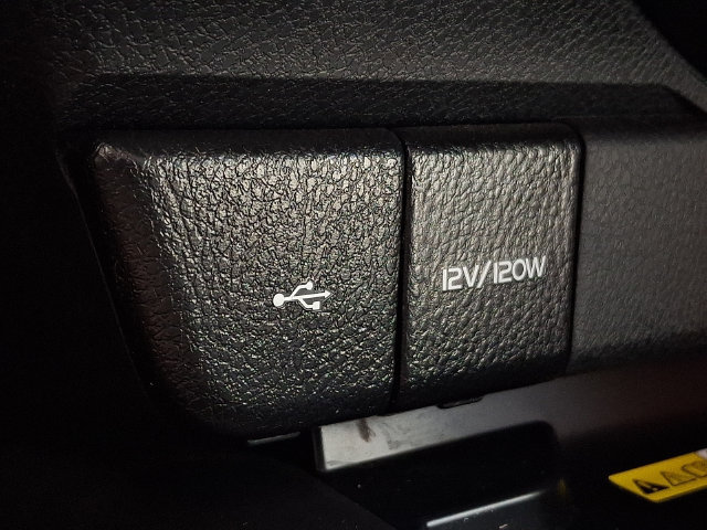 Used 2023 Toyota Camry SE w/ Cold Weather Package FWD image 32