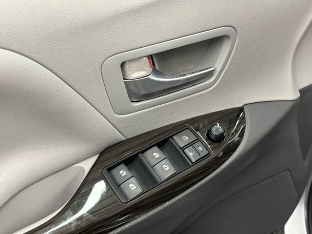Used 2015 Toyota Sienna XLE w/ XLE Navigation Package FWD image 18