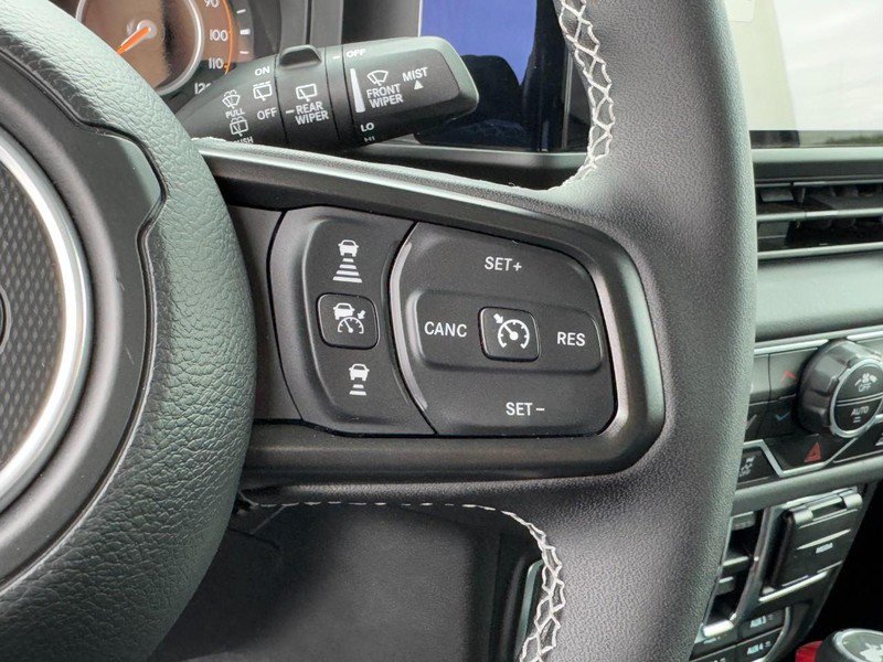Used 2025 Jeep Wrangler Unlimited Rubicon w/ Convenience Group AWD/4WD image 17
