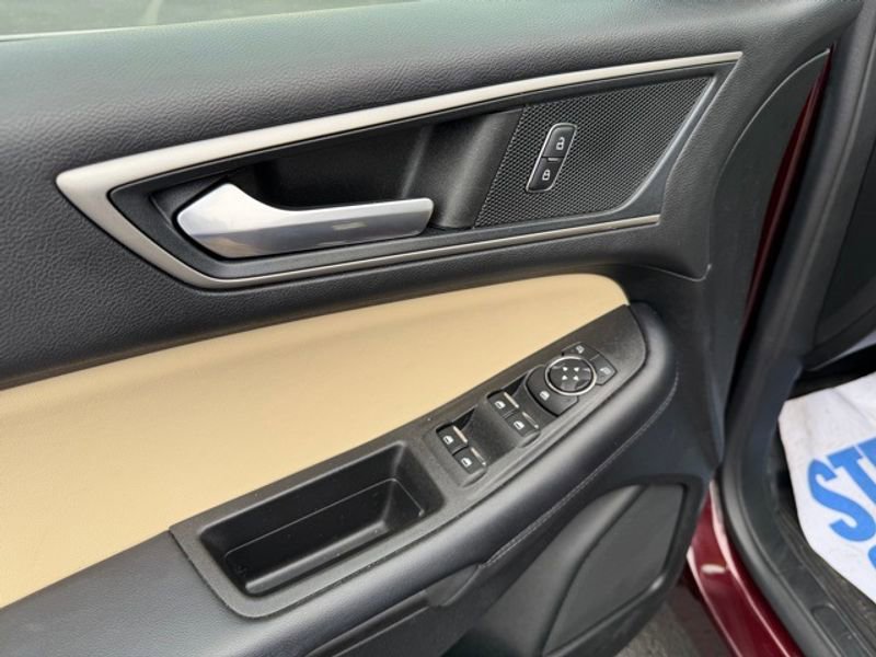 Used 2022 Ford Edge SEL w/ Convenience Package AWD/4WD image 17
