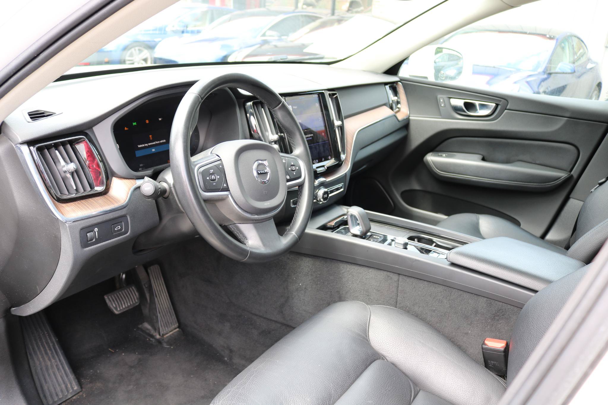 Used 2022 Volvo XC60 B5 Momentum AWD/4WD image 16