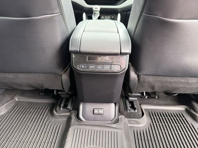 Used 2023 Toyota Highlander XLE image 30