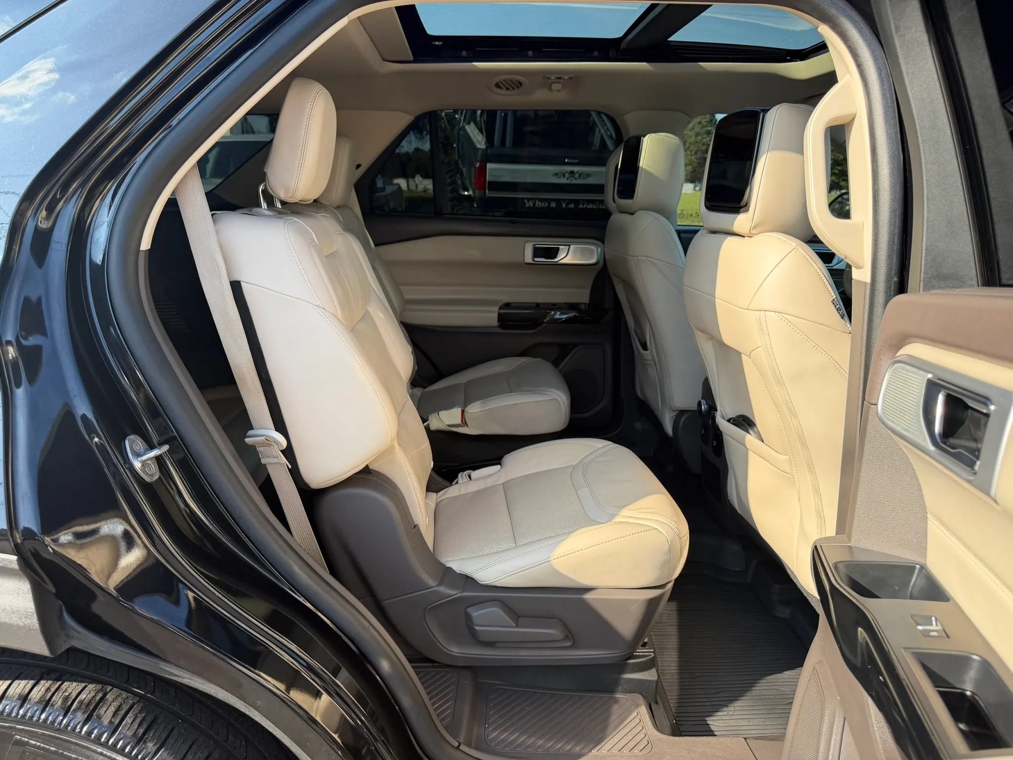 Used 2021 Ford Explorer Platinum w/ Equipment Group 601A AWD/4WD image 26