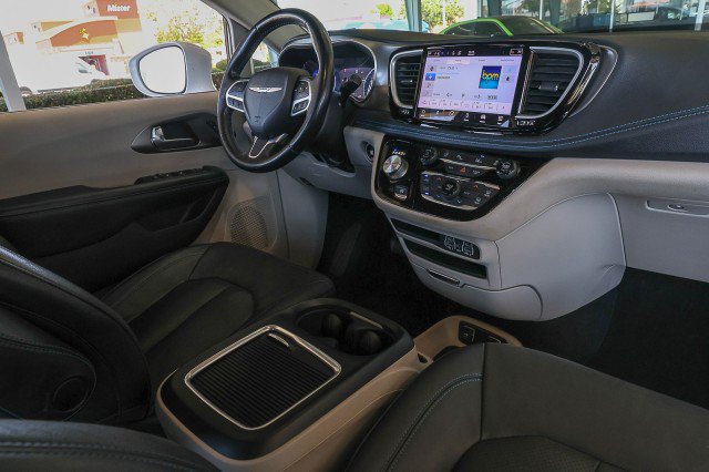 Used 2021 Chrysler Pacifica Touring-L FWD image 39