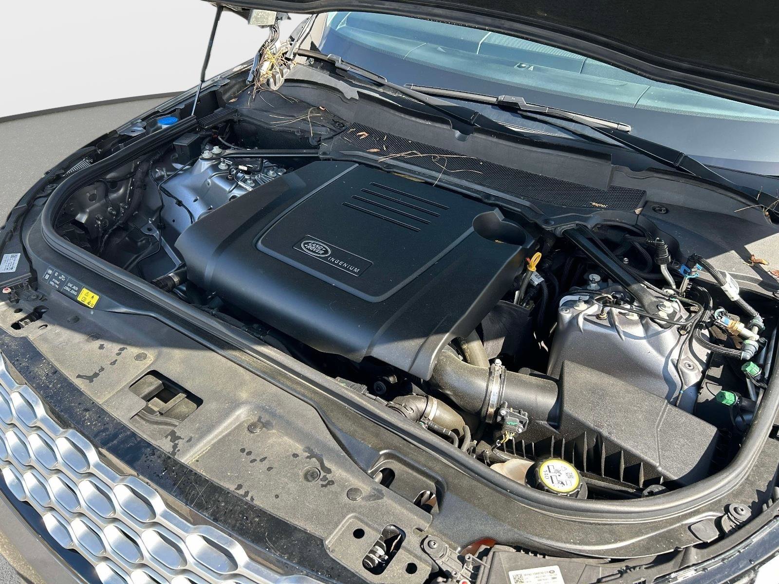Used 2023 Land Rover Discovery S image 11