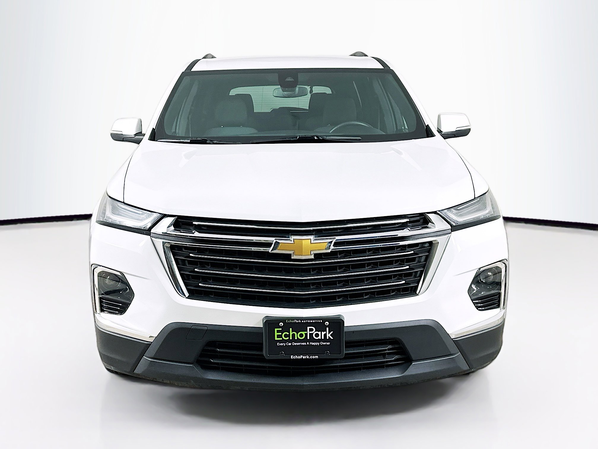 Used 2023 Chevrolet Traverse LT image 2