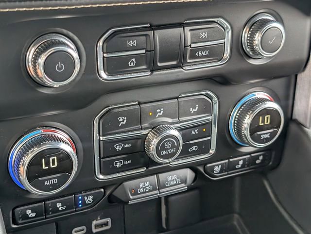 Used 2024 GMC Yukon SLT w/ SLT Luxury Package RWD image 28
