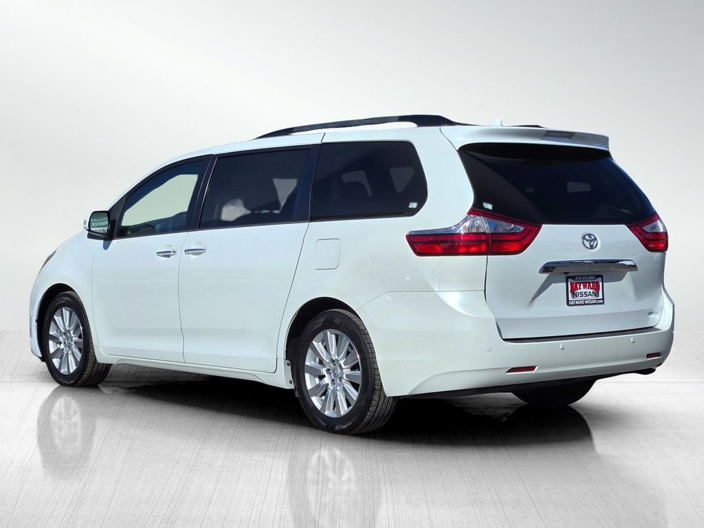 Used 2017 Toyota Sienna Limited image 6