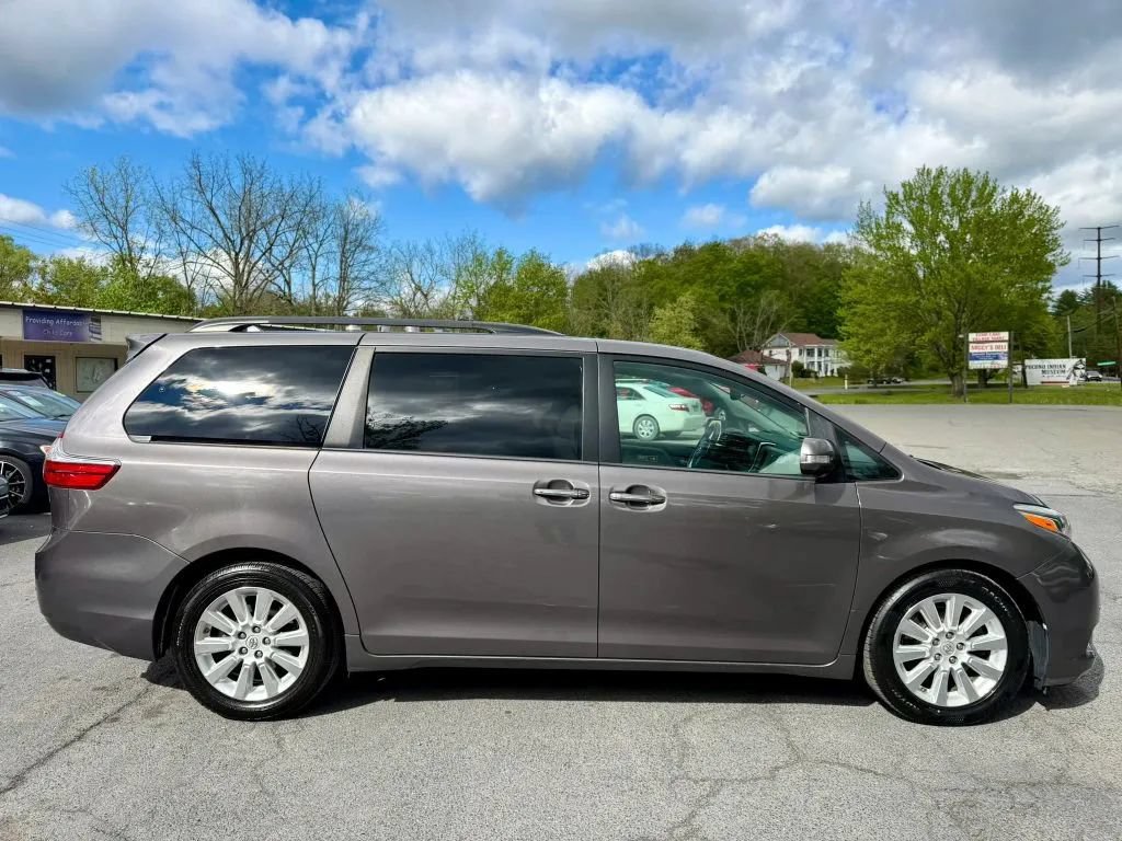 Used 2015 Toyota Sienna Limited Premium FWD image 9