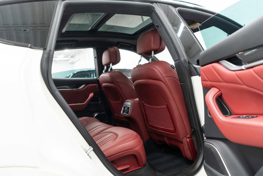 Used 2022 Maserati Levante GT AWD/4WD image 12