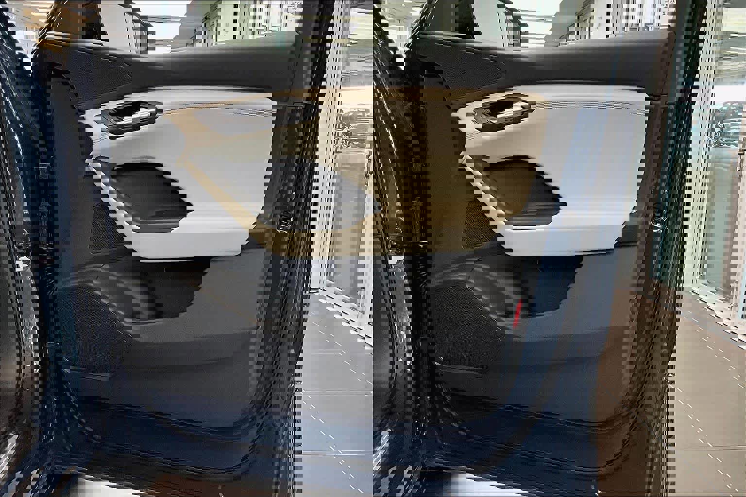 Certified 2025 Audi Q6 e-tron Premium w/ Convenience Package image 21