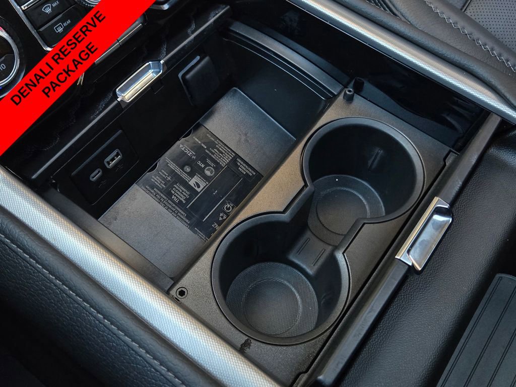 Used 2023 GMC Yukon Denali w/ Denali Reserve Package image 26