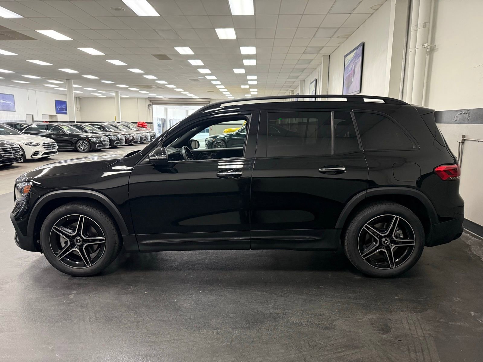 Used 2023 Mercedes-Benz GLB 250 4MATIC image 7