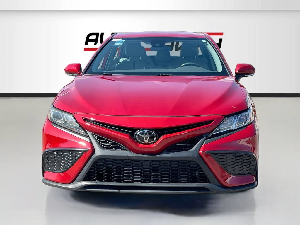 Used 2022 Toyota Camry SE FWD image 2