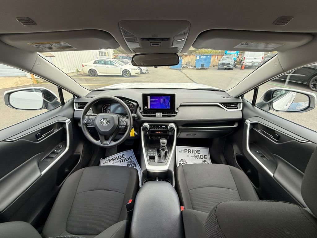 Used 2025 Toyota RAV4 LE AWD/4WD image 20