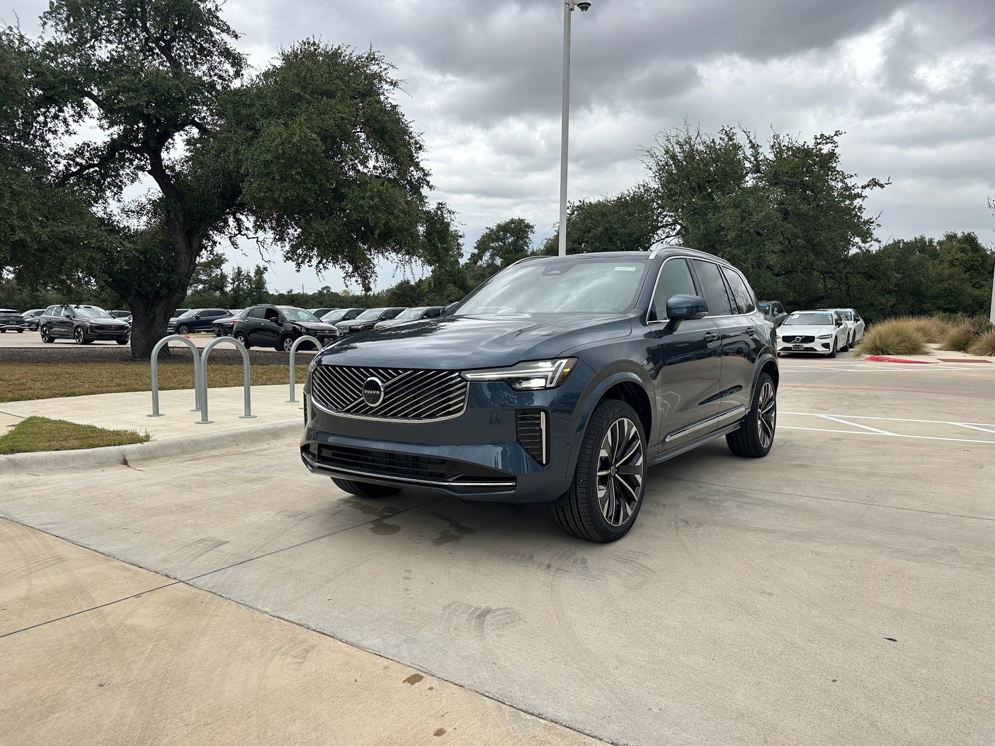 Used 2026 Volvo XC90 B6 Plus w/ Protection Package Premier AWD/4WD image 2