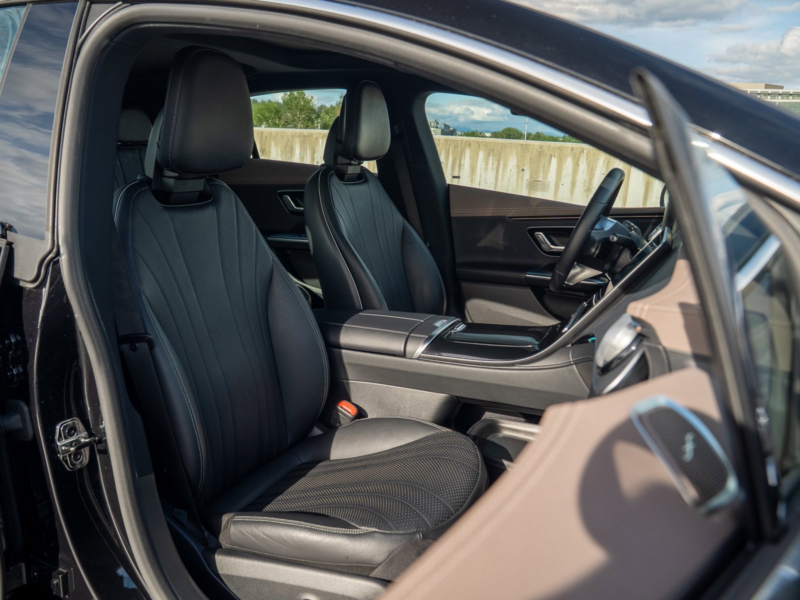 Certified 2023 Mercedes-Benz EQE 500 4MATIC Sedan image 30