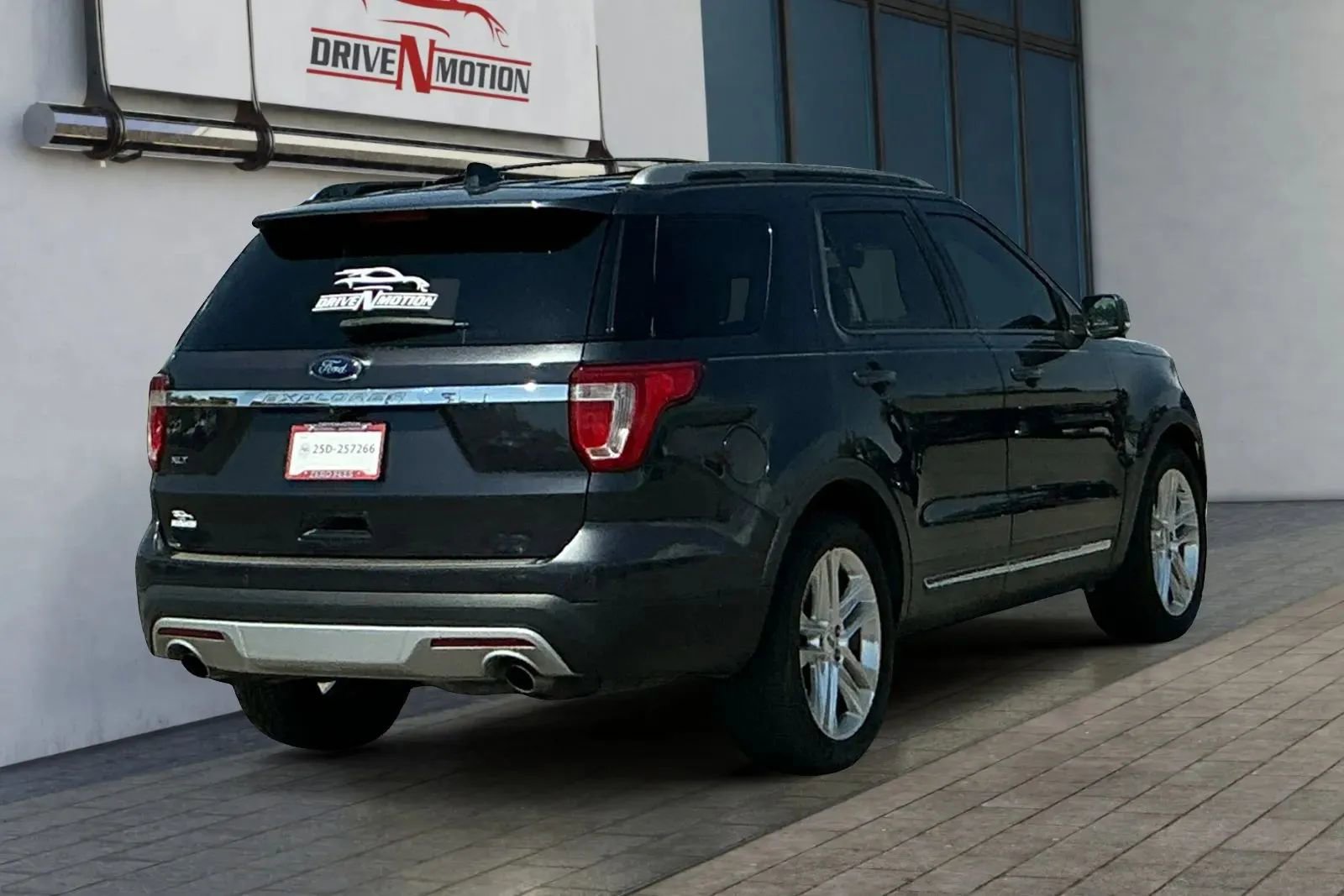 Used 2017 Ford Explorer XLT w/ Equipment Group 202A image 3