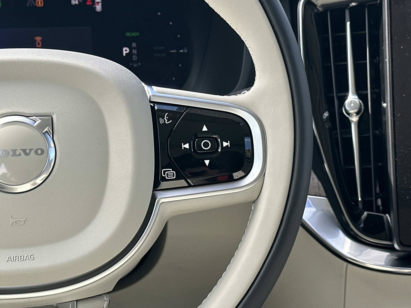 New 2026 Volvo XC90 T8 Ultra w/ Protection Package Premier AWD/4WD image 9