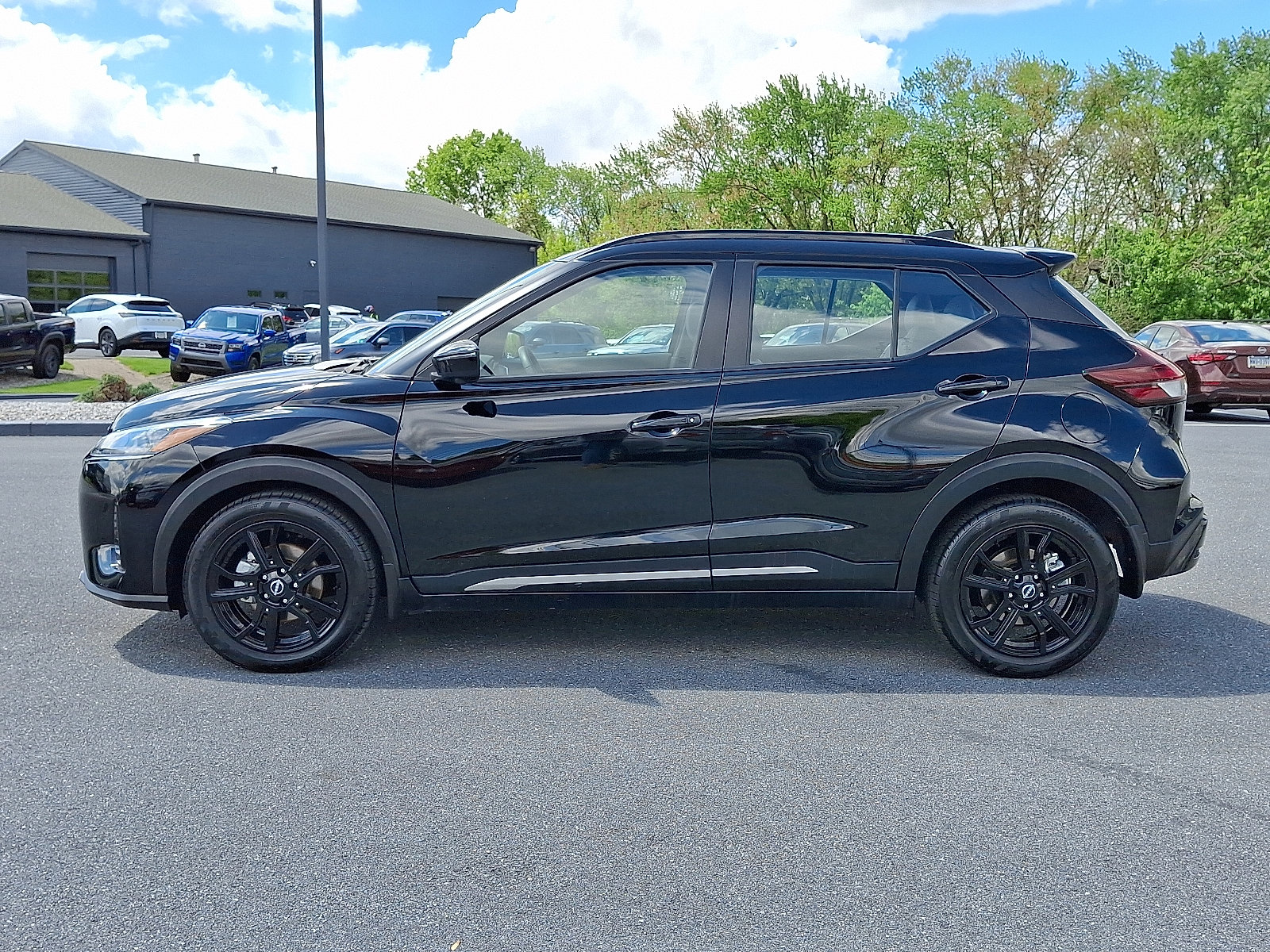 Certified 2023 Nissan Kicks SR w/ SR Premium Package FWD image 5