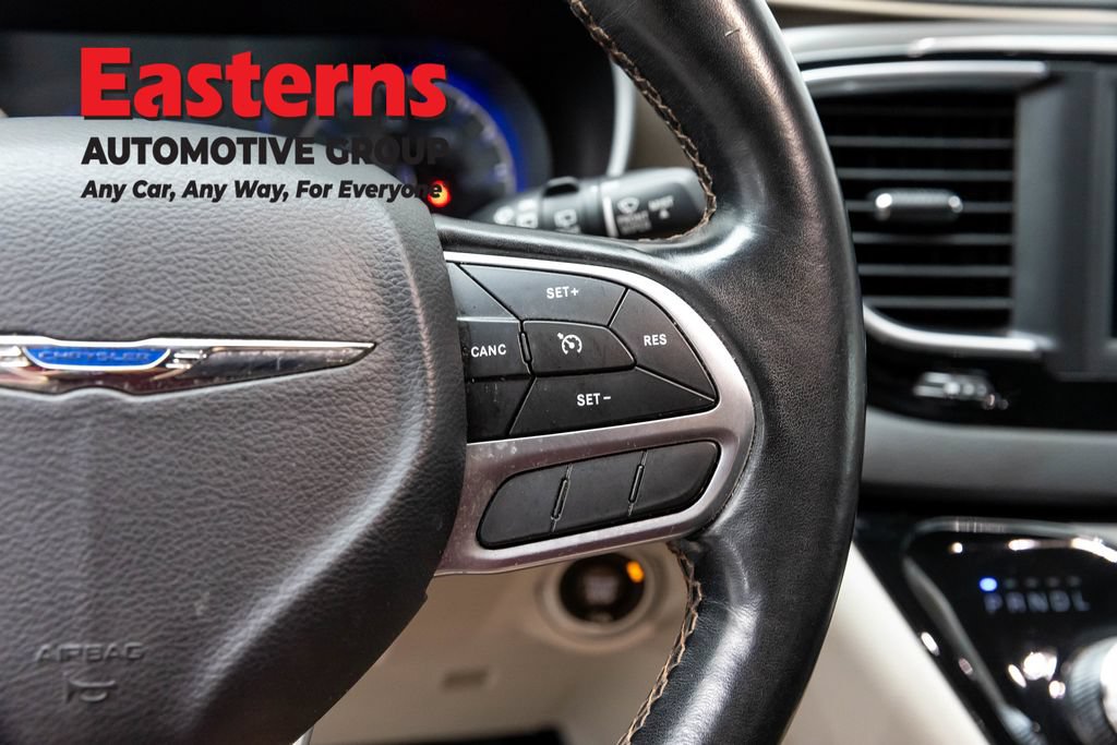 Used 2019 Chrysler Pacifica Touring-L FWD image 15