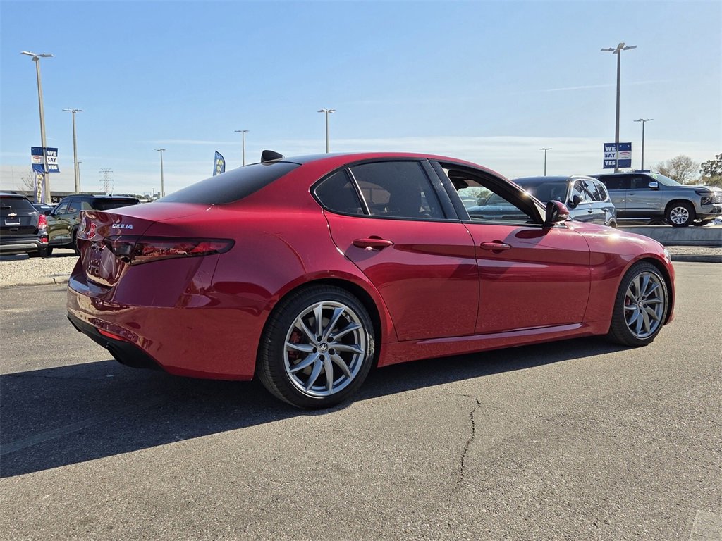 Used 2022 Alfa Romeo Giulia Ti image 8