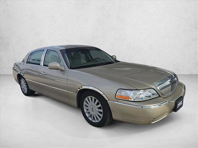 Used 2005 Lincoln Town Car Signature Limited image 7