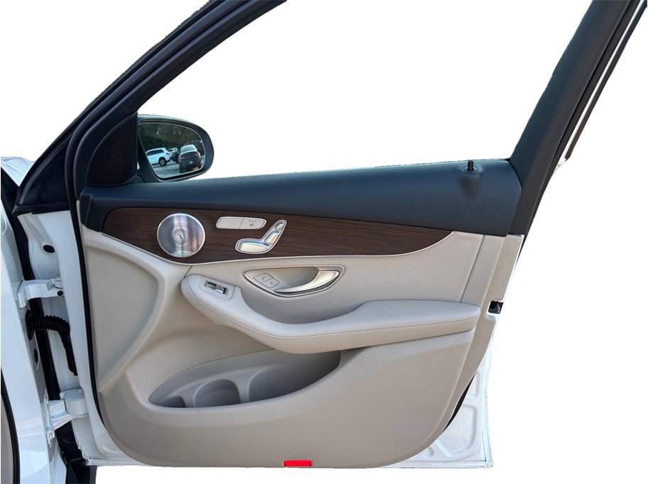 Used 2020 Mercedes-Benz GLC 300 4MATIC w/ Multimedia Package image 45