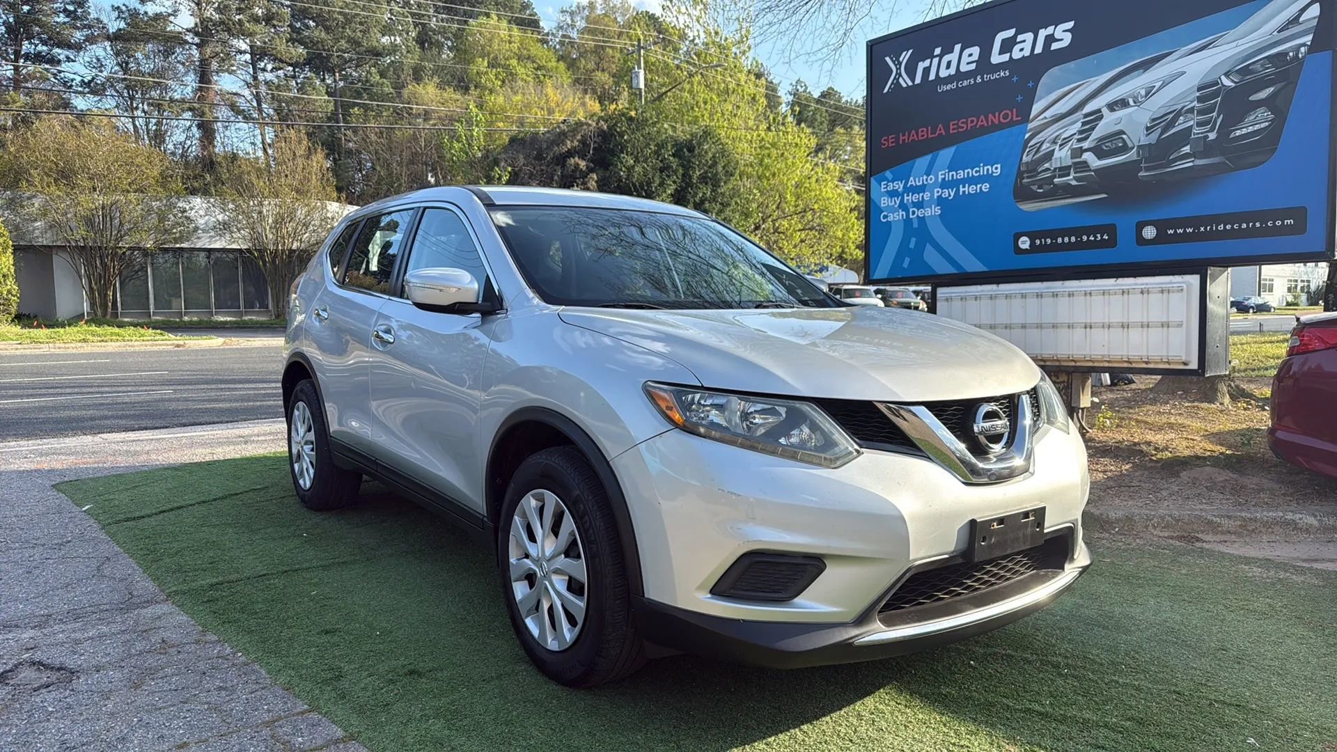 Used 2015 Nissan Rogue S image 1