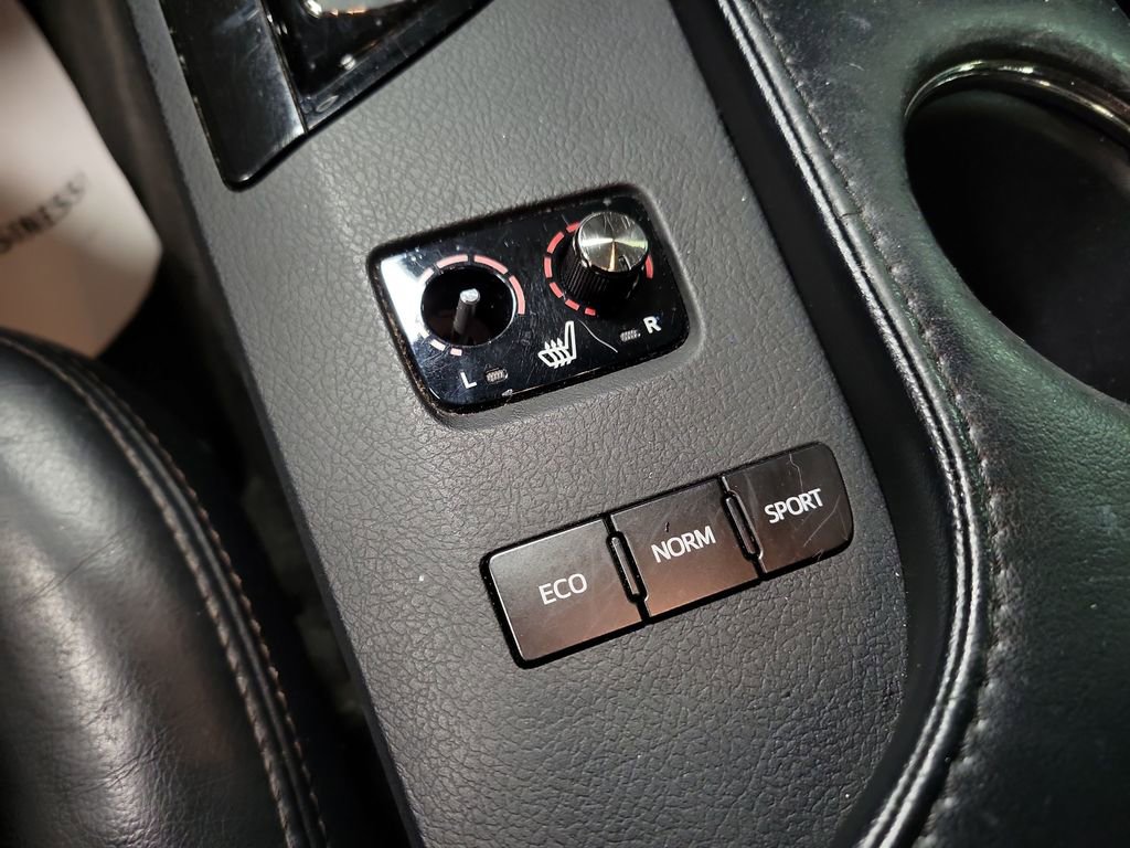 Used 2016 Toyota Avalon XLE image 17