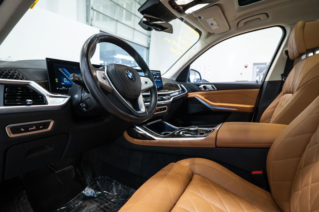 Used 2024 BMW X7 xDrive40i w/ Parking Assistance Package image 12